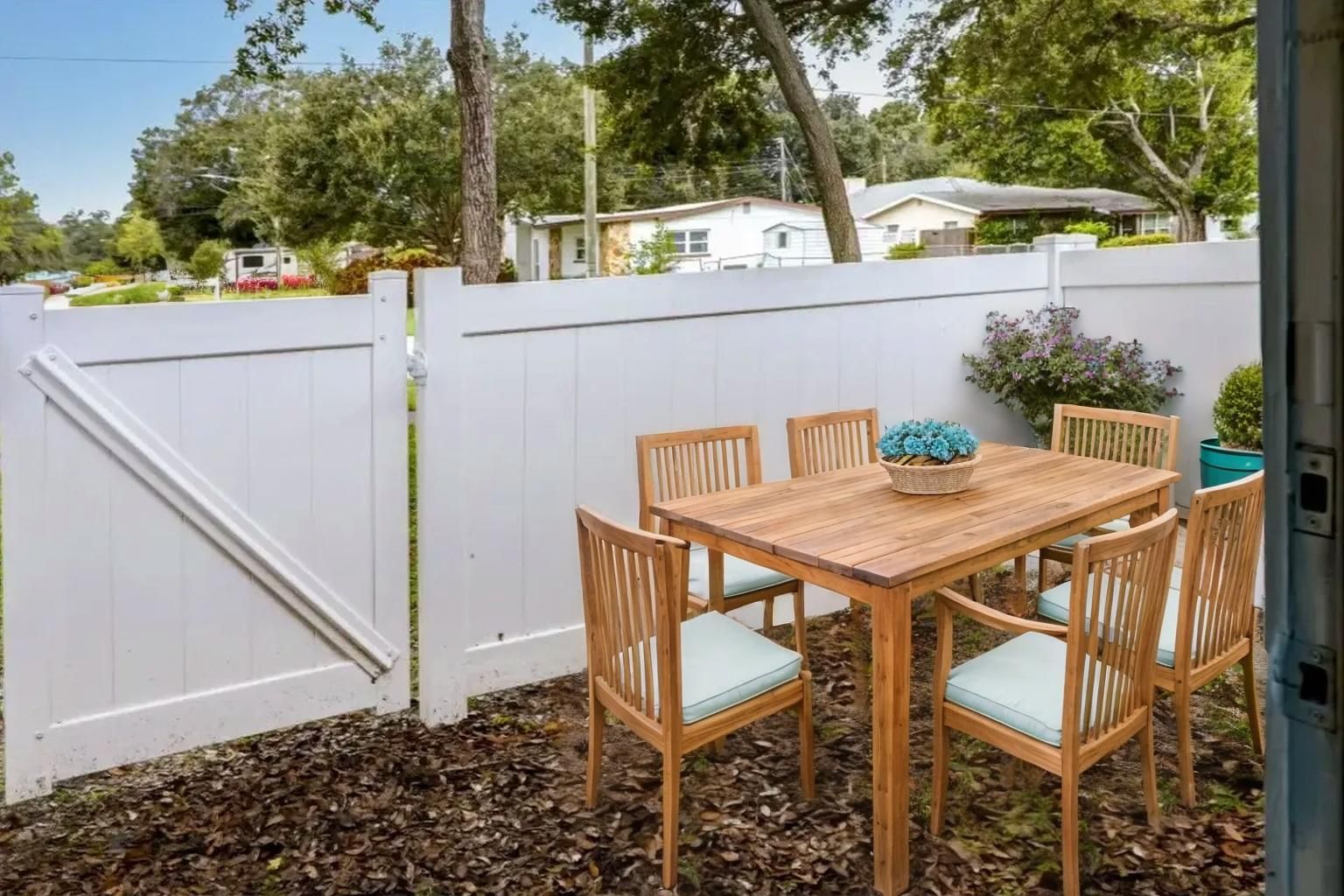 Luxury Apartment Pool Deck