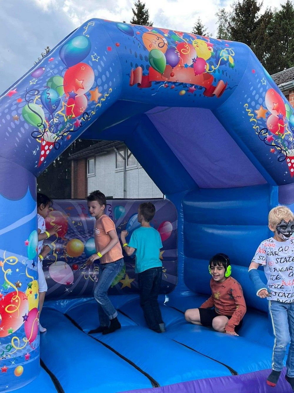 springkussen verhuur ardennen bij vakantiehuis