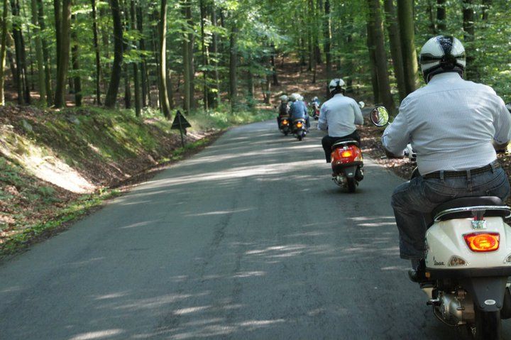 Verhuur van vespa met uw groep tijdens weekend ardennen