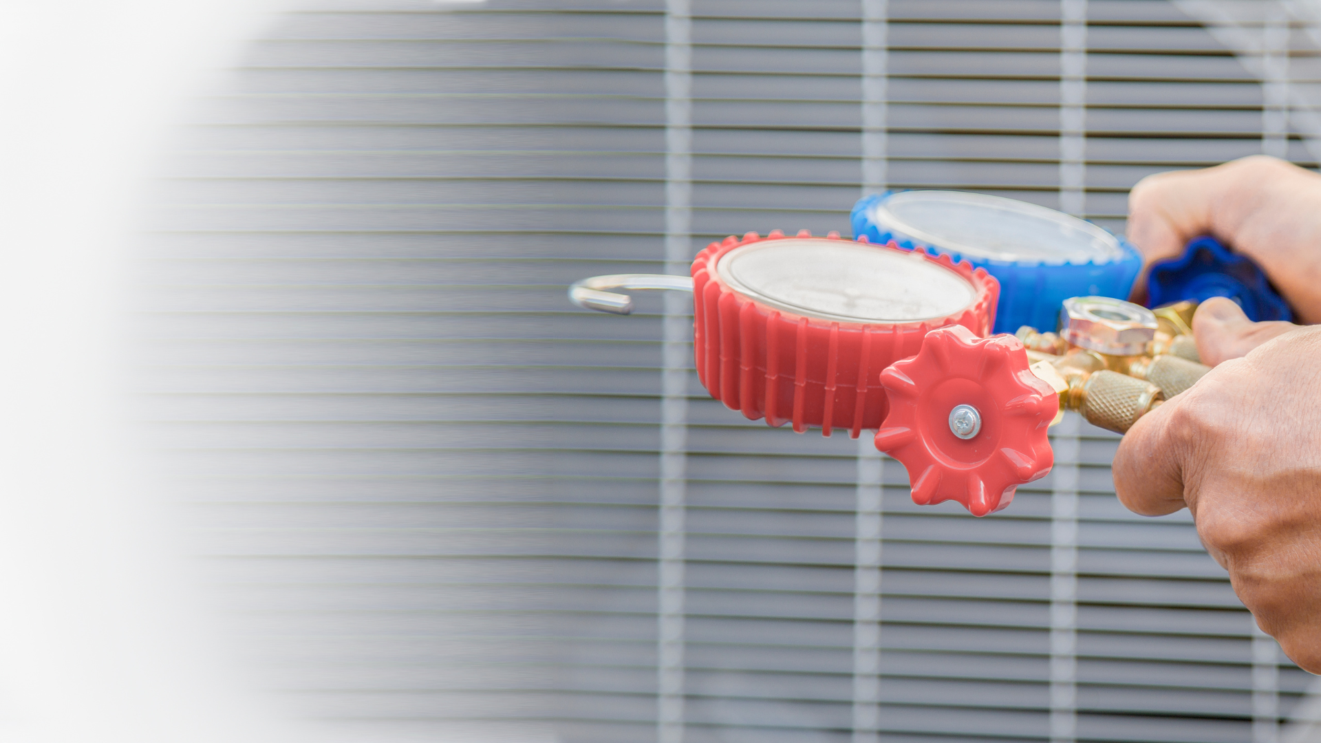 a person is holding a red and blue gauge to demo heating installation