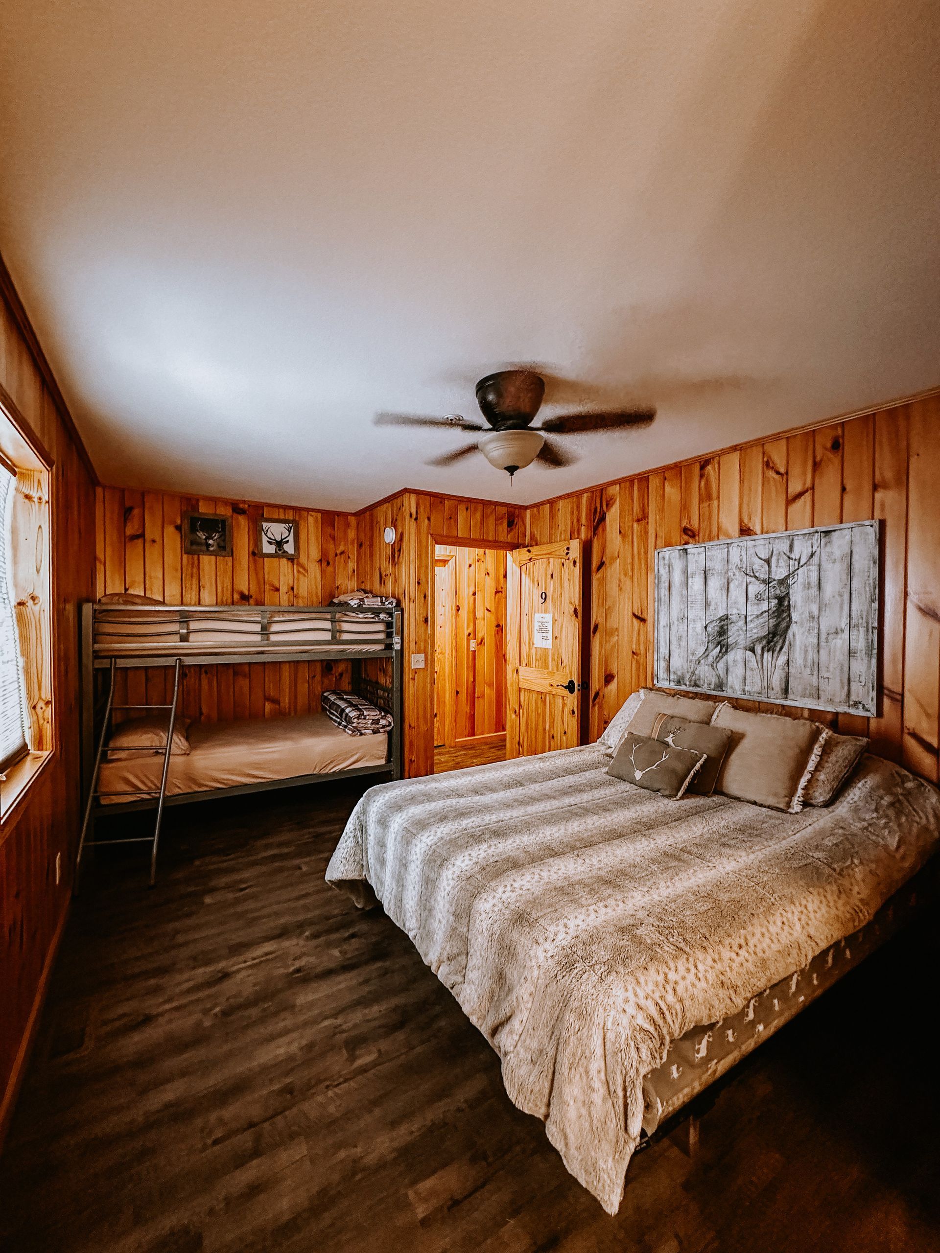 Razorback Hunting Lodge