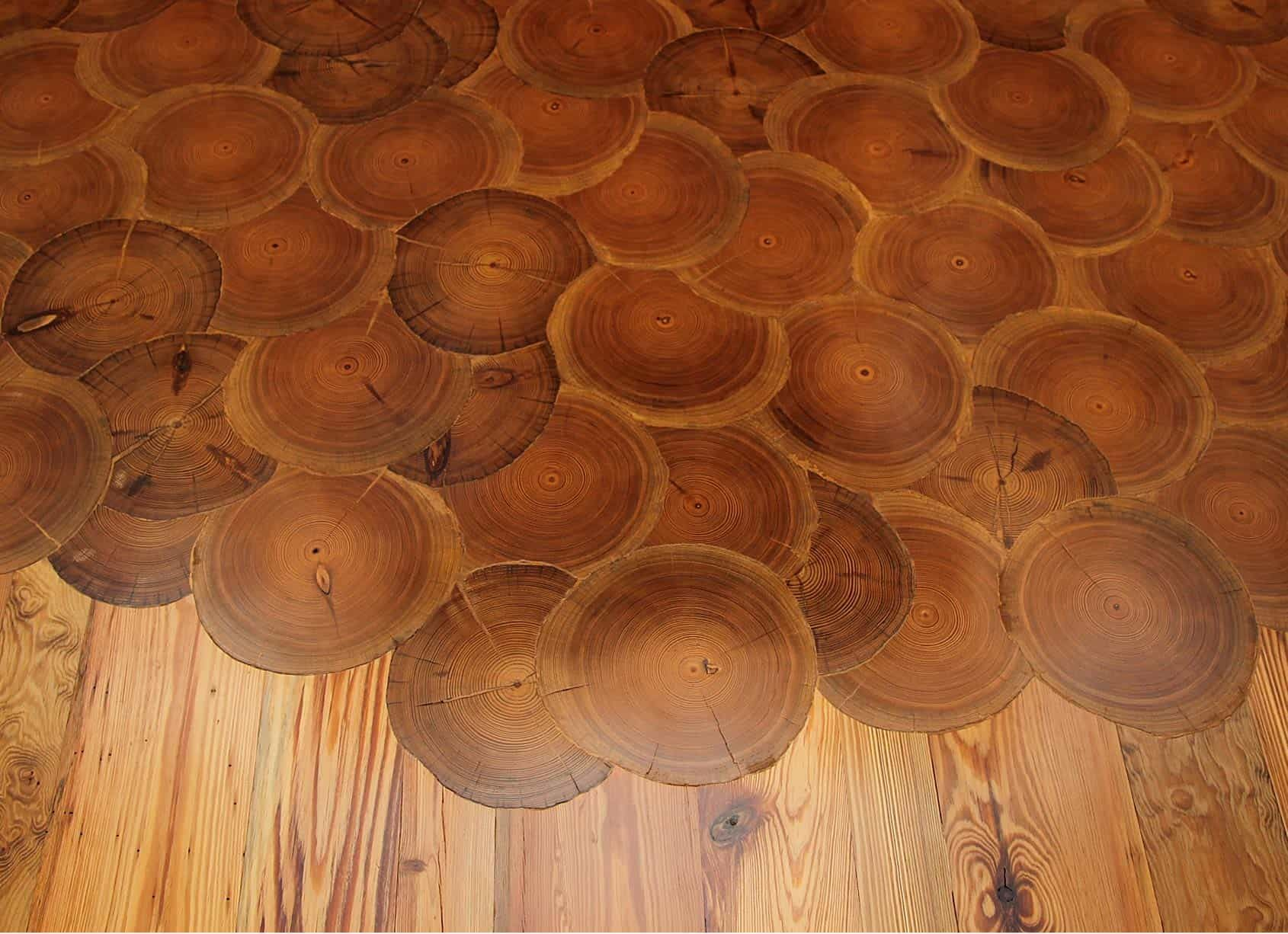 Wooden floor design with overlapping brown wood slices.