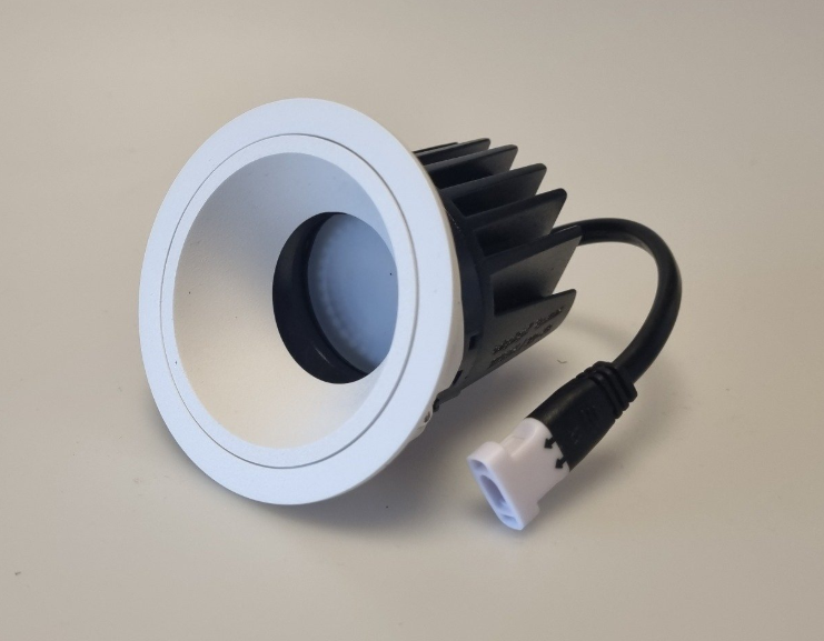 SUMO spot met wiite behuizing en witte insert