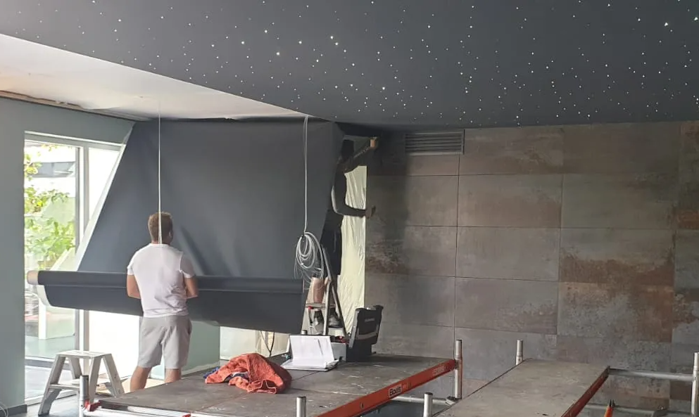 montage spanplafond met sterrenhemel