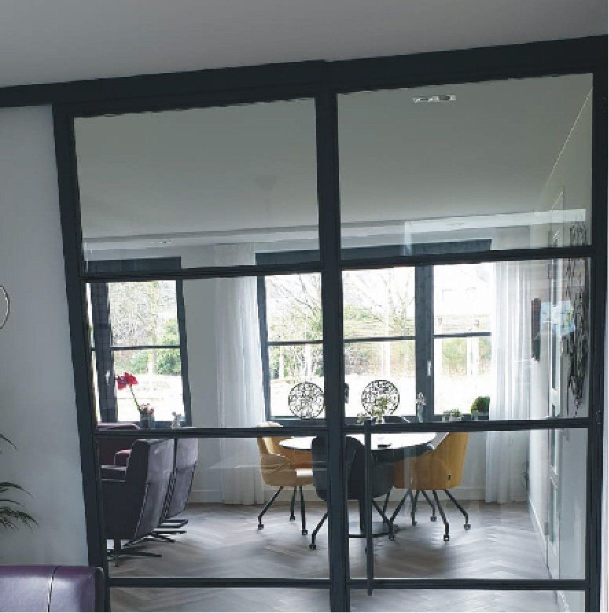 Akoestisch spanplafond, ophangsysteem, verlichting