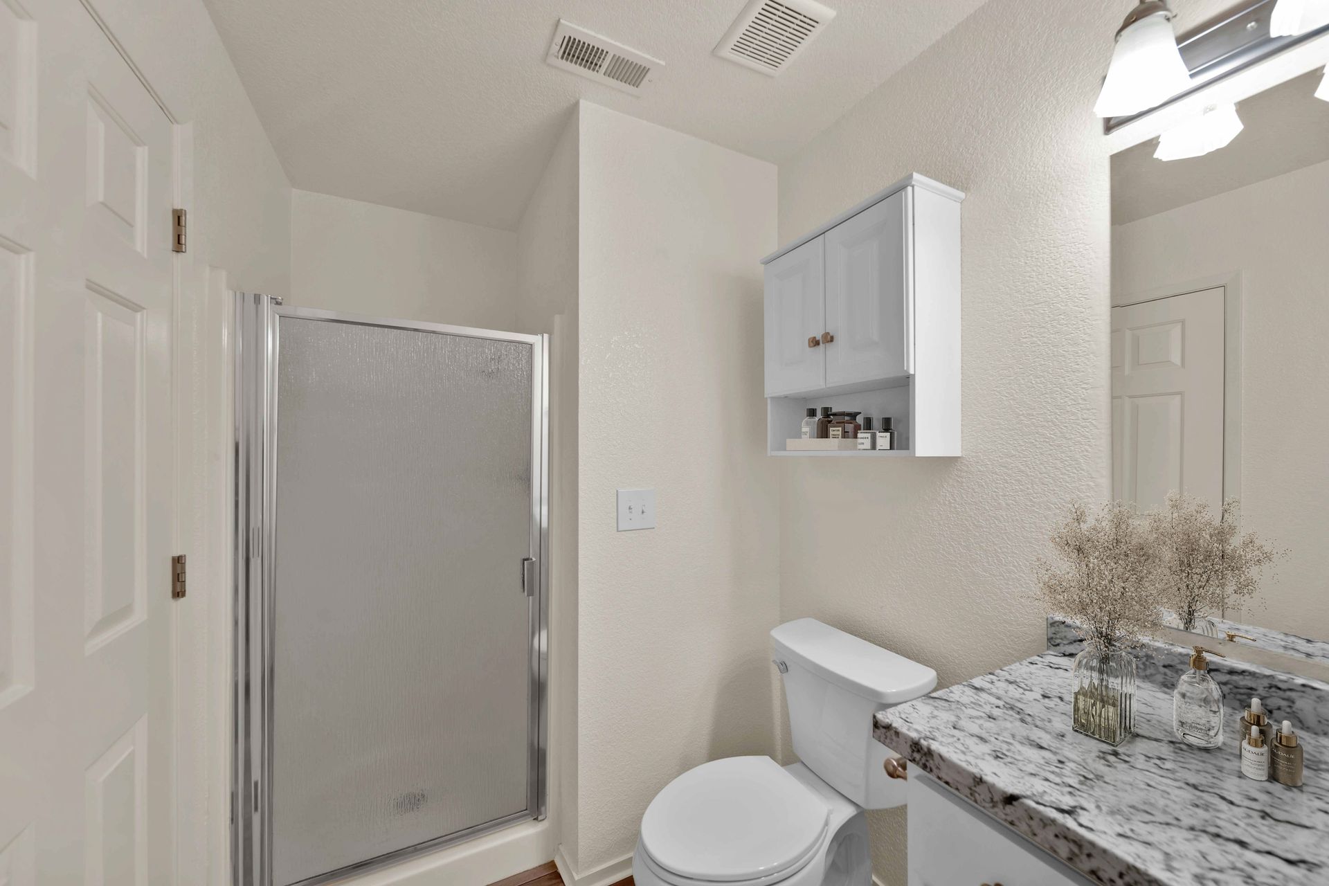 2 Bedroom, 2 Bathroom - Ensuite bathroom in 2 bedroom, 1 bathroom apartment.