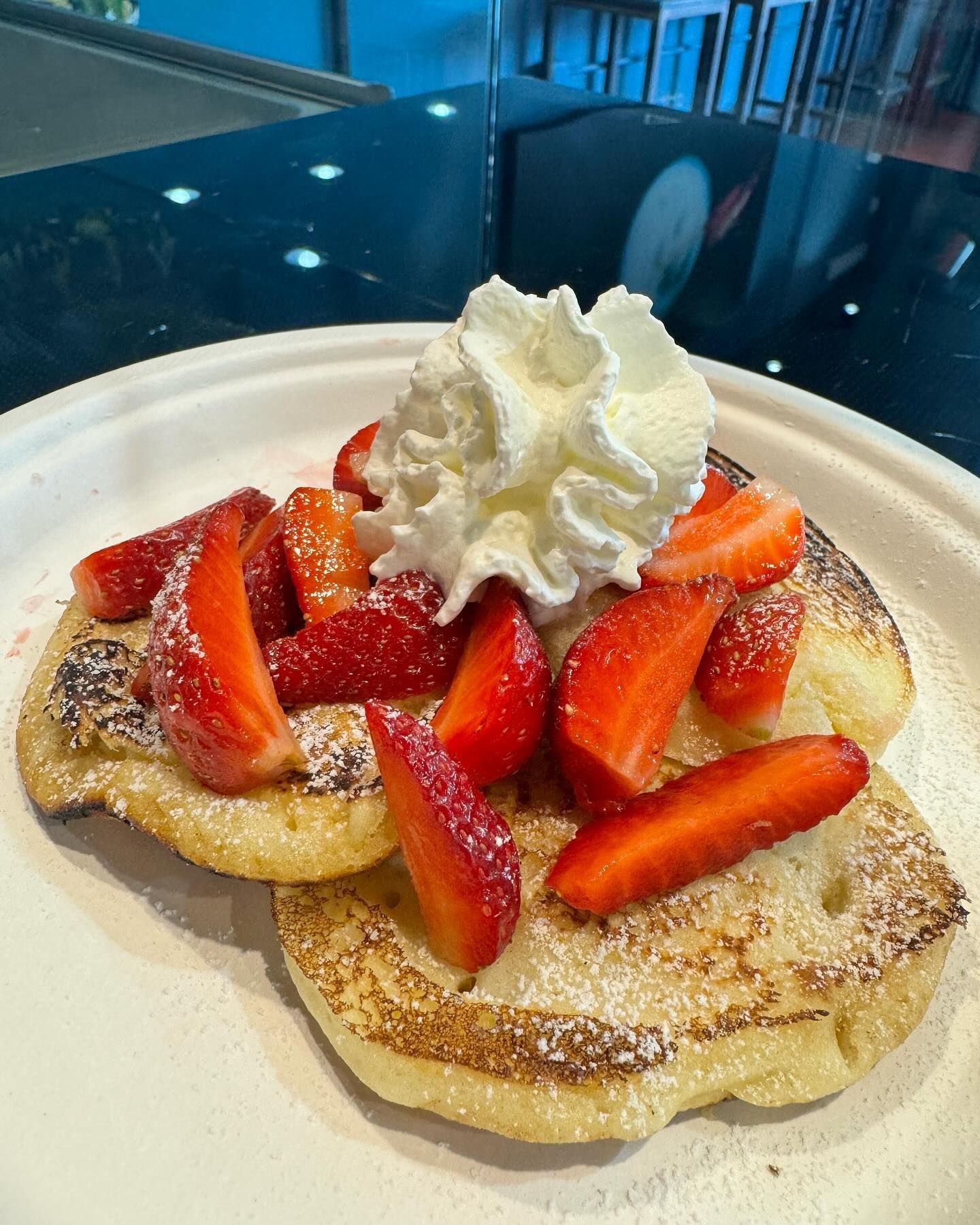 pan cke con fragole e panna