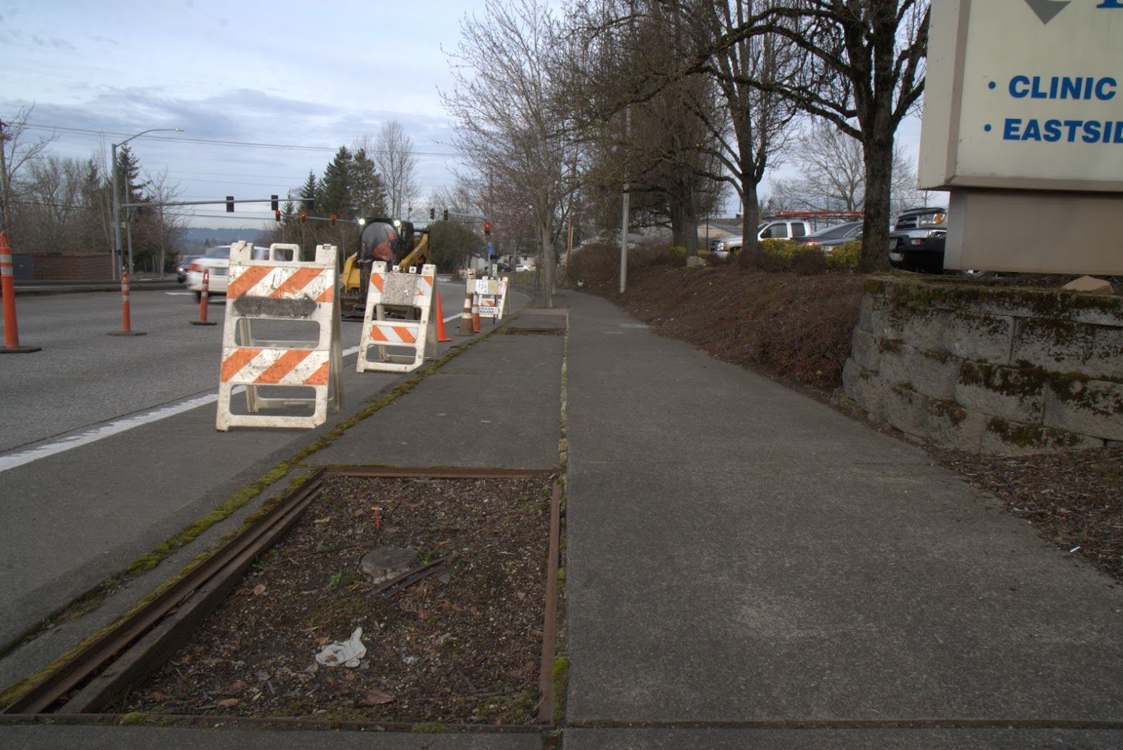 A street with a sign that says clinic early