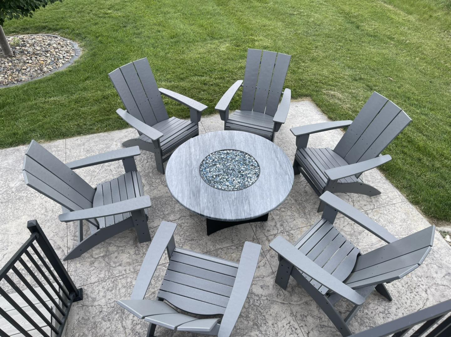 circular outdoor fire pit setup