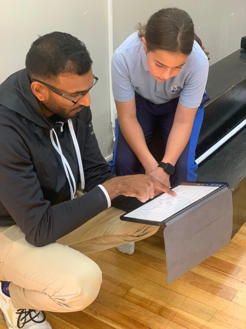 Sashin Explaining a technique with a patient