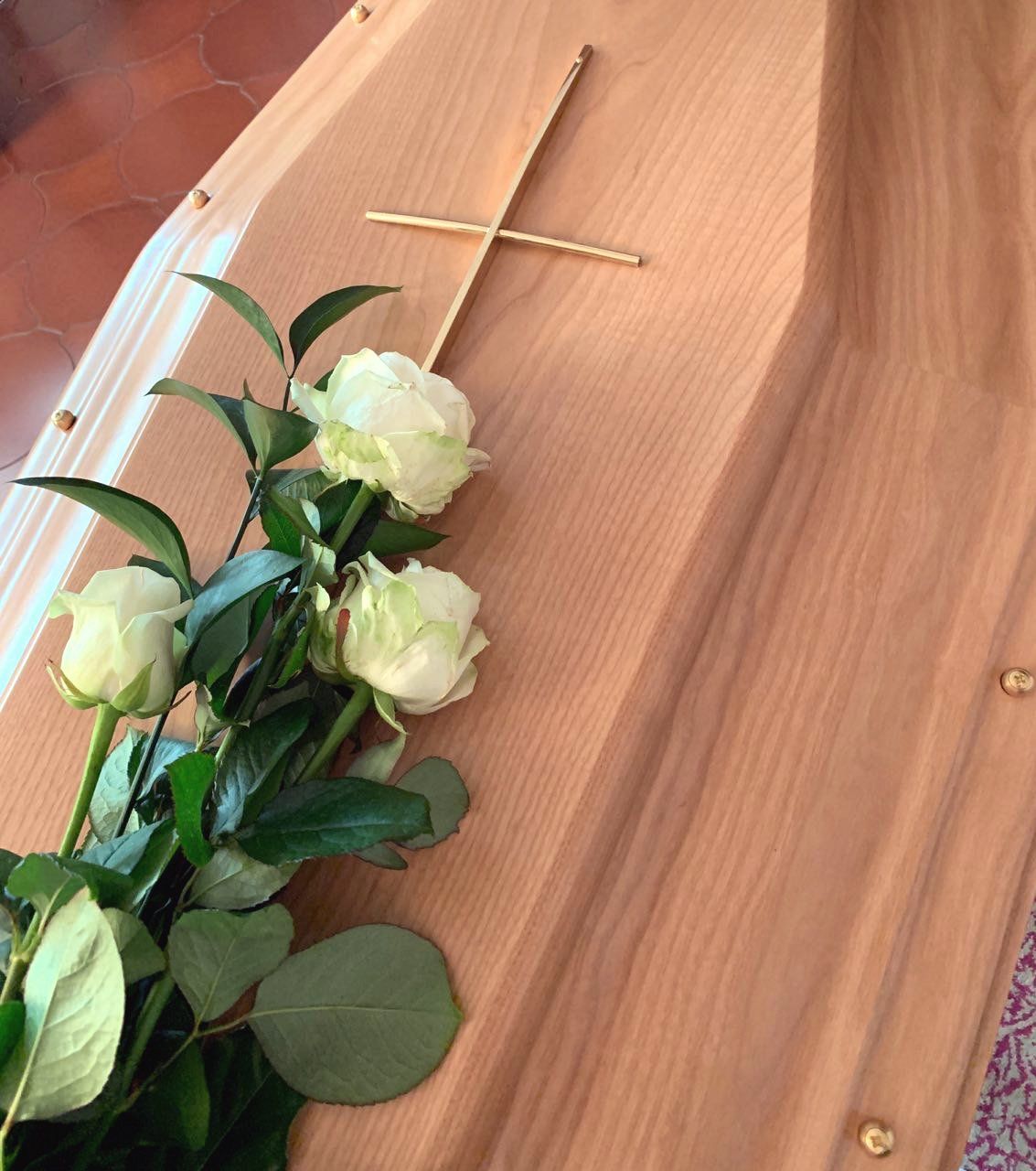 cofano funebre in legno