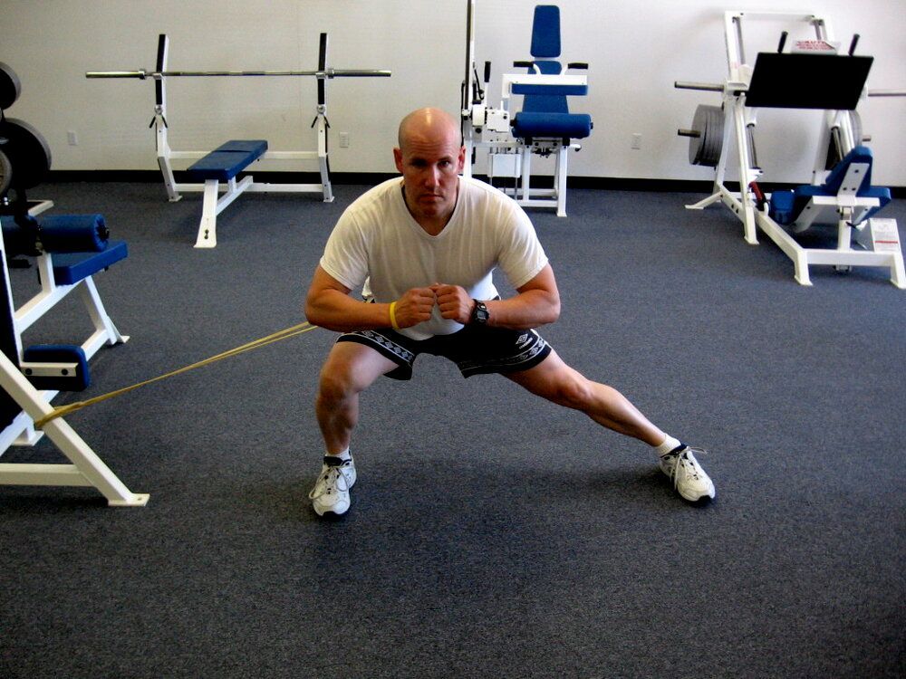 TAKU doing a Lateral Lunge with Woody Band