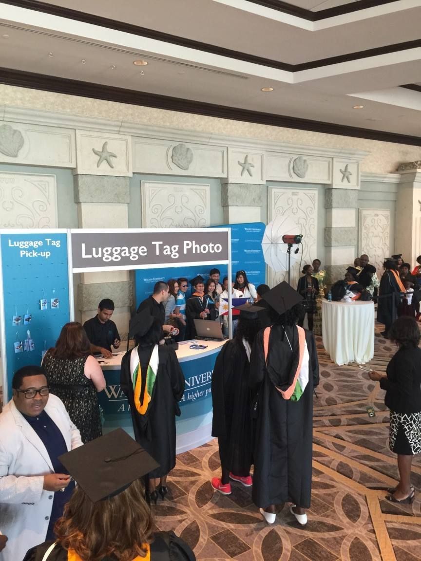 Custom photo tags, custom photo luggage tags, custom photo name badges for events and tradeshows