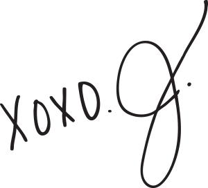 A black and white drawing of a signature that says xoxo.