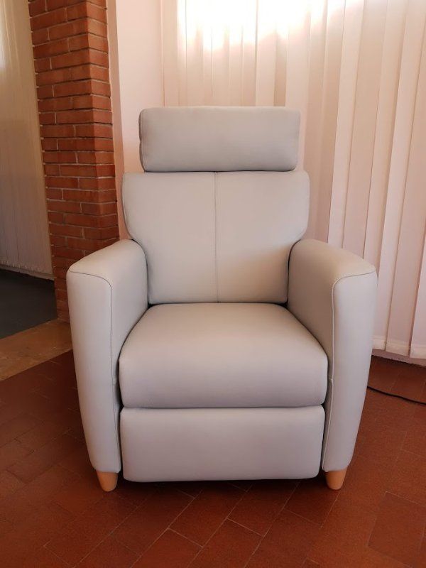 POLTRONA RELAX IN PELLE A DUE MOTORI MOD. CAPRI