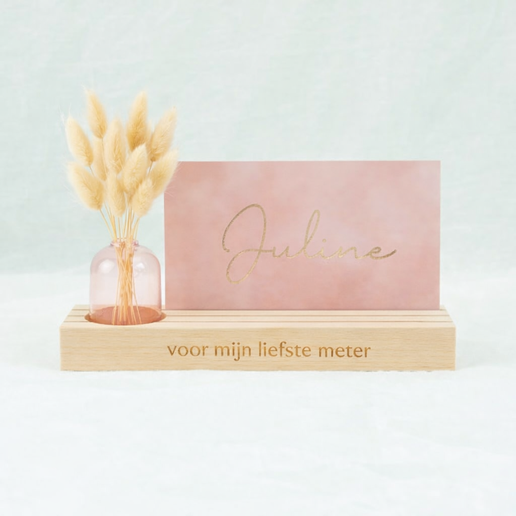Gepersonaliseerd houten fotohouder met droogbloemen