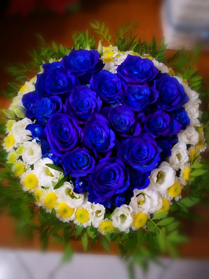 rose e fiori blu