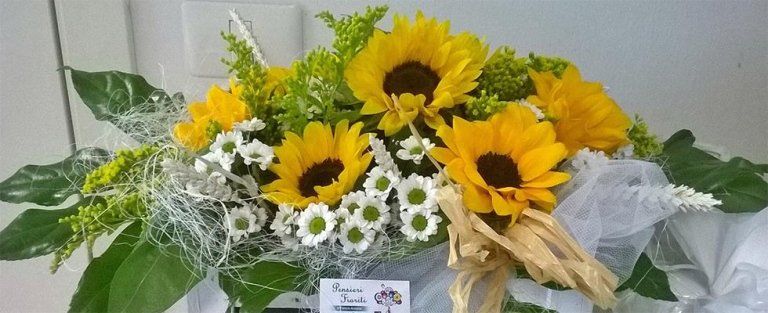 Composizione floreale con girasoli e settembrini