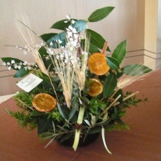 Composizioni floreali con frutta essiccata