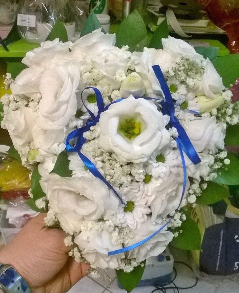 Cuore di fiori bianchi