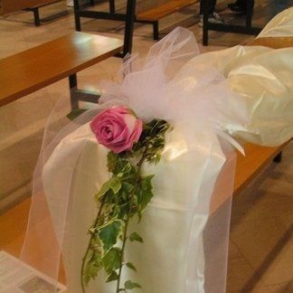 Addobbo floreale per matrimonio - decorazione panche