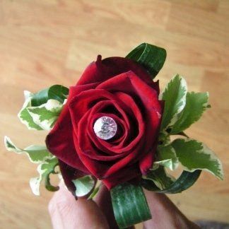 Rosa rossa con strass