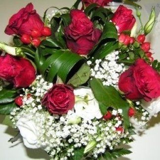 Composizione rose rosse