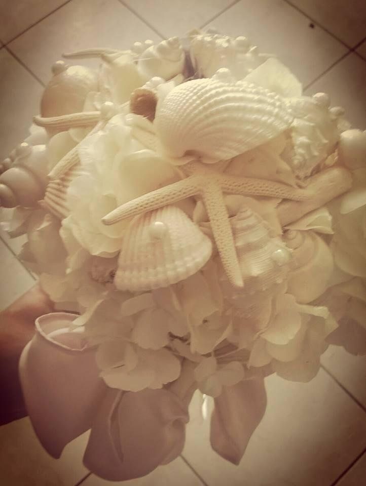 bouquet sposa ortensia bianca, perle, stelle marine, conchiglie