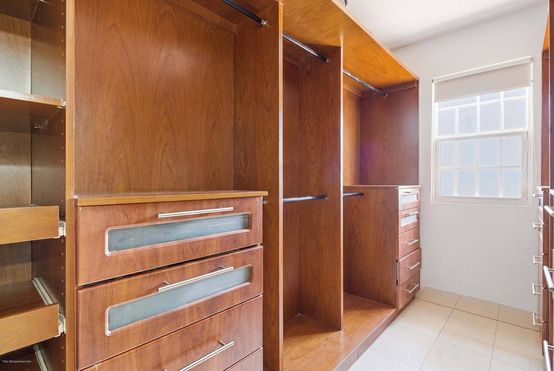 Costa del Este master suite walk-in closet with custom wood cabinetry after digital declutter, Panama luxury real estate.