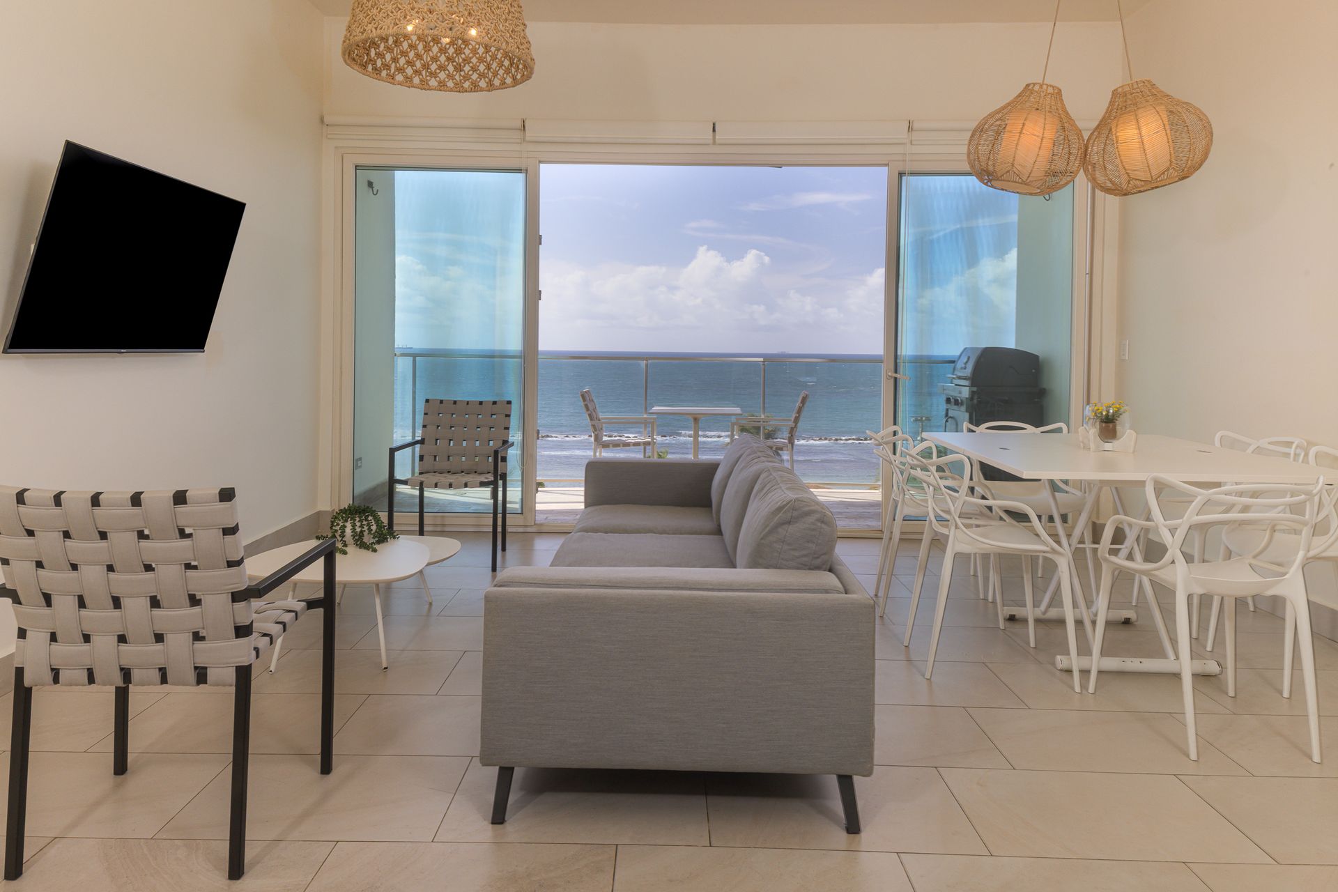 Open living room with sliding doors and Caribbean ocean view in Airbnb at Playa Escondida, Pa