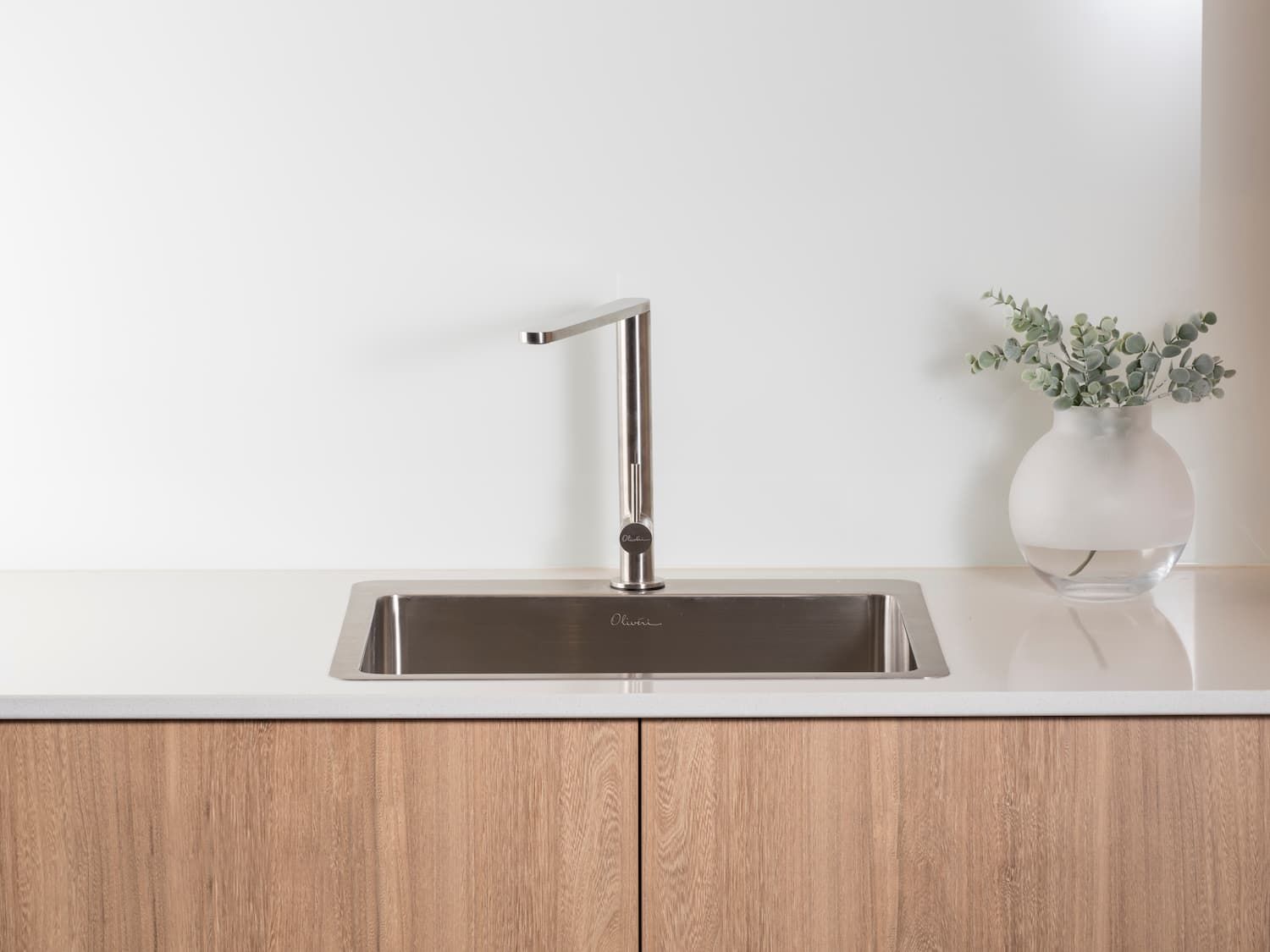 Elegant And Simple Kitchen — Coffs Coast Designer Bathrooms in Toormina, NSW