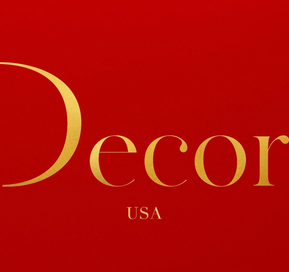 A red background with the word decor in gold letters