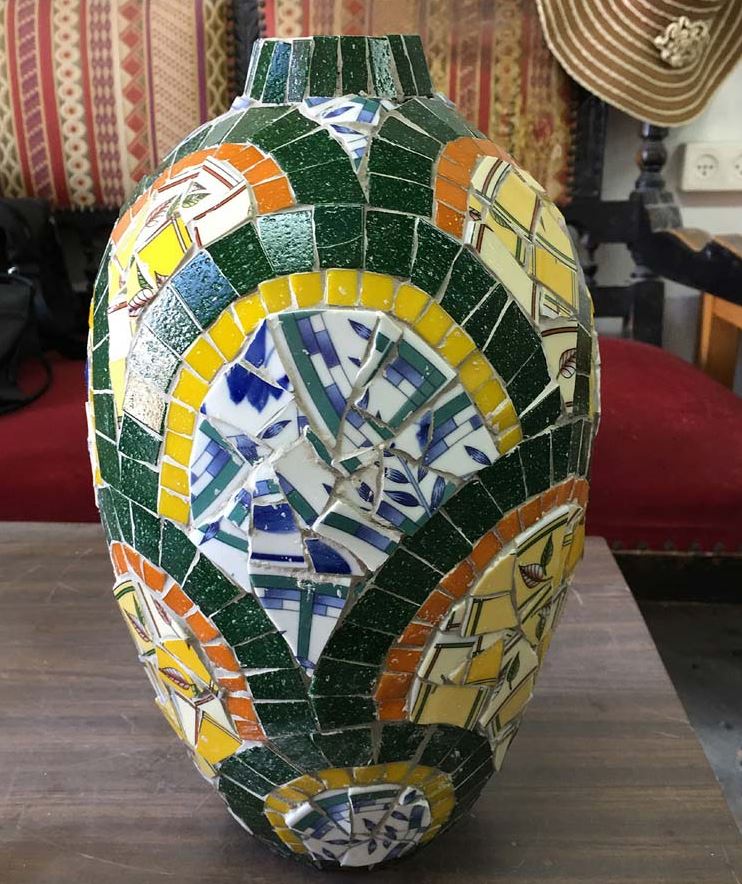 עדה סבר - כד ישן מעוטר בפסיפס