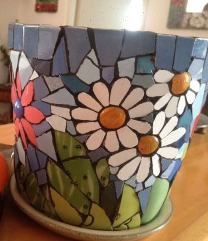 יעל שגב - עציץ מעוטר פסיפס