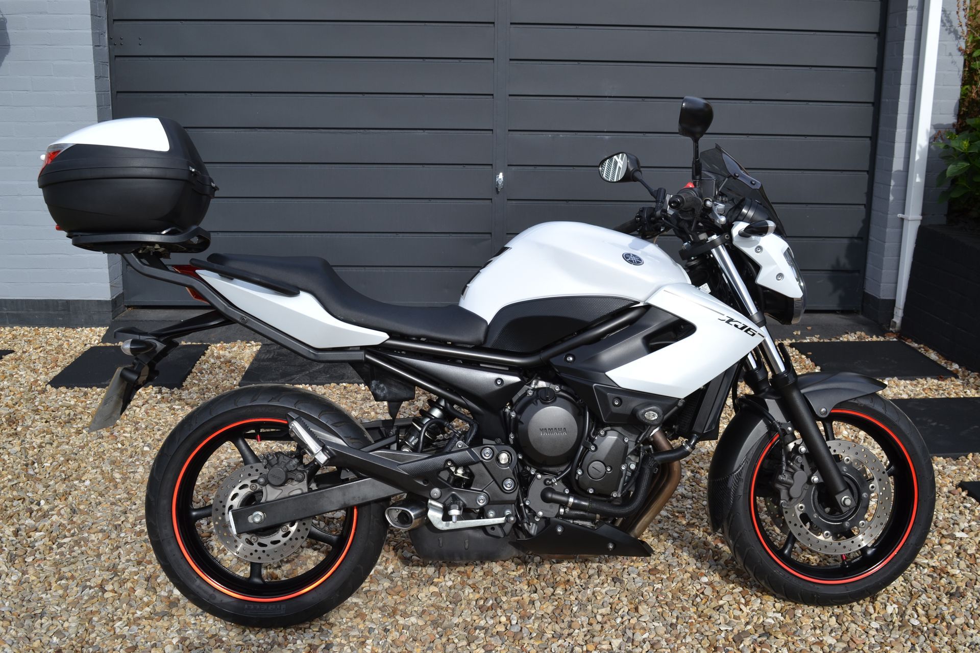 2013 White XJ 6 N | Used Bike Trading