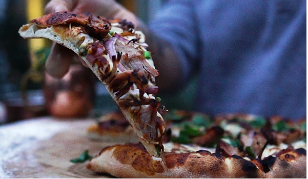 GREEN MOUNTAIN GRILL WOOD-FIRED BBQ PULLED PORK PIZZA