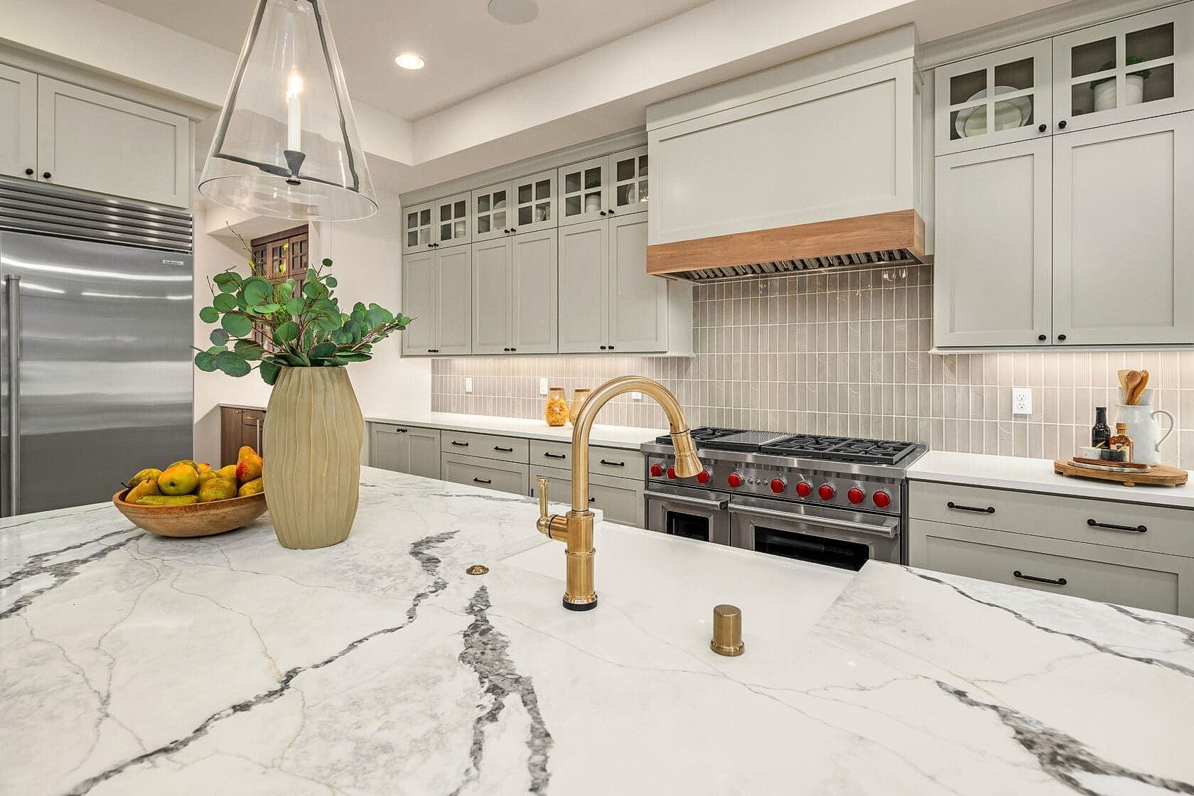 Before and after of a bathroom vanity top in New Jersey by marbleblu.