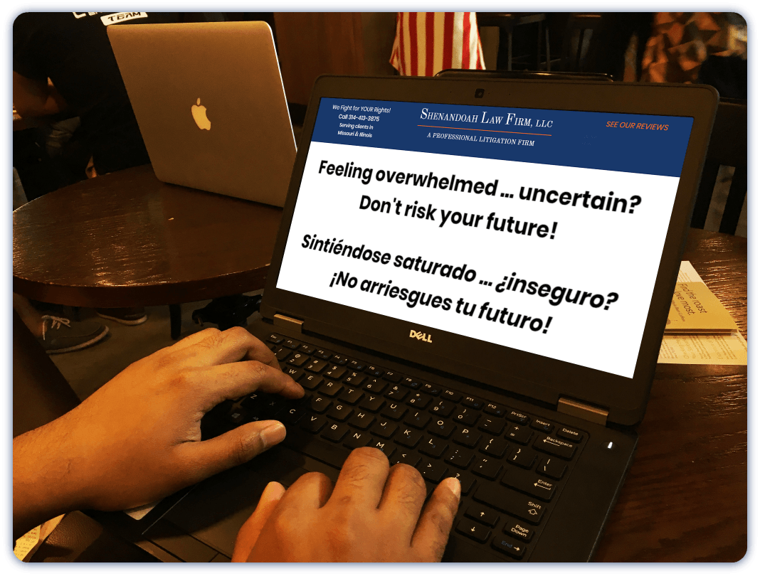 man with laptop visiting website of Shenandoah Law Firm in English and Spanish