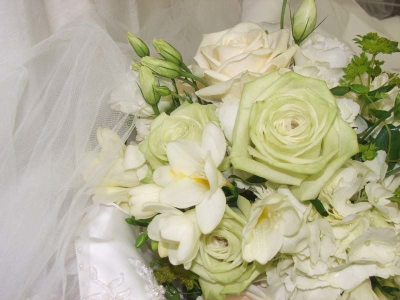 Graceful Rose Clutch Bouquet