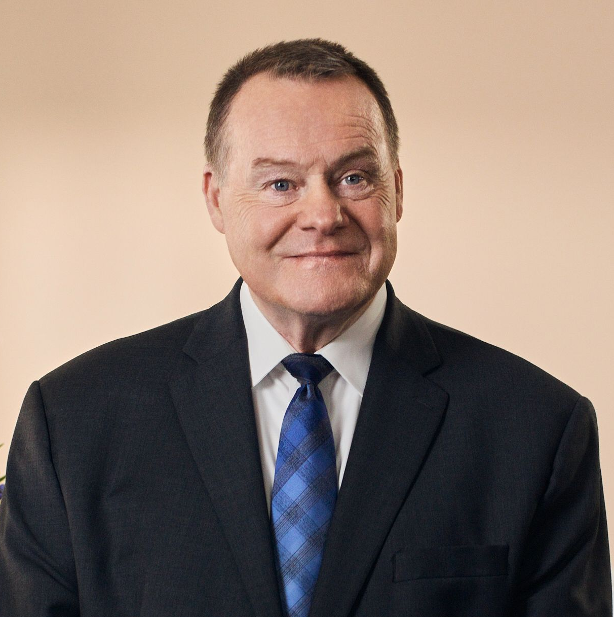 Empty image, white background.