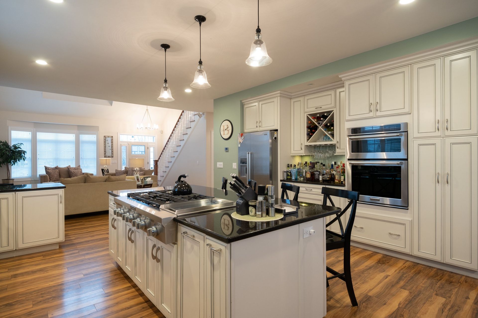 luxury-kitchen-interior-with-white-island