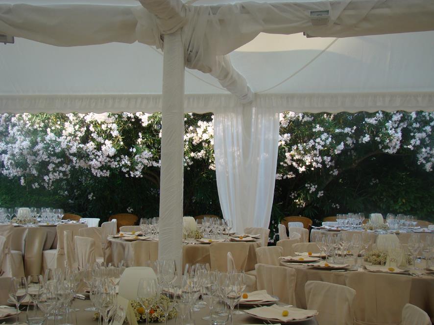 tensostruttura per banchetto