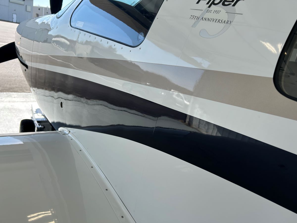 A small plane with the word piper on the side