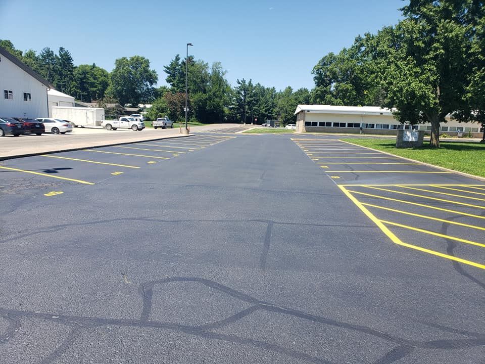 A parking lot with a lot of cars parked in it