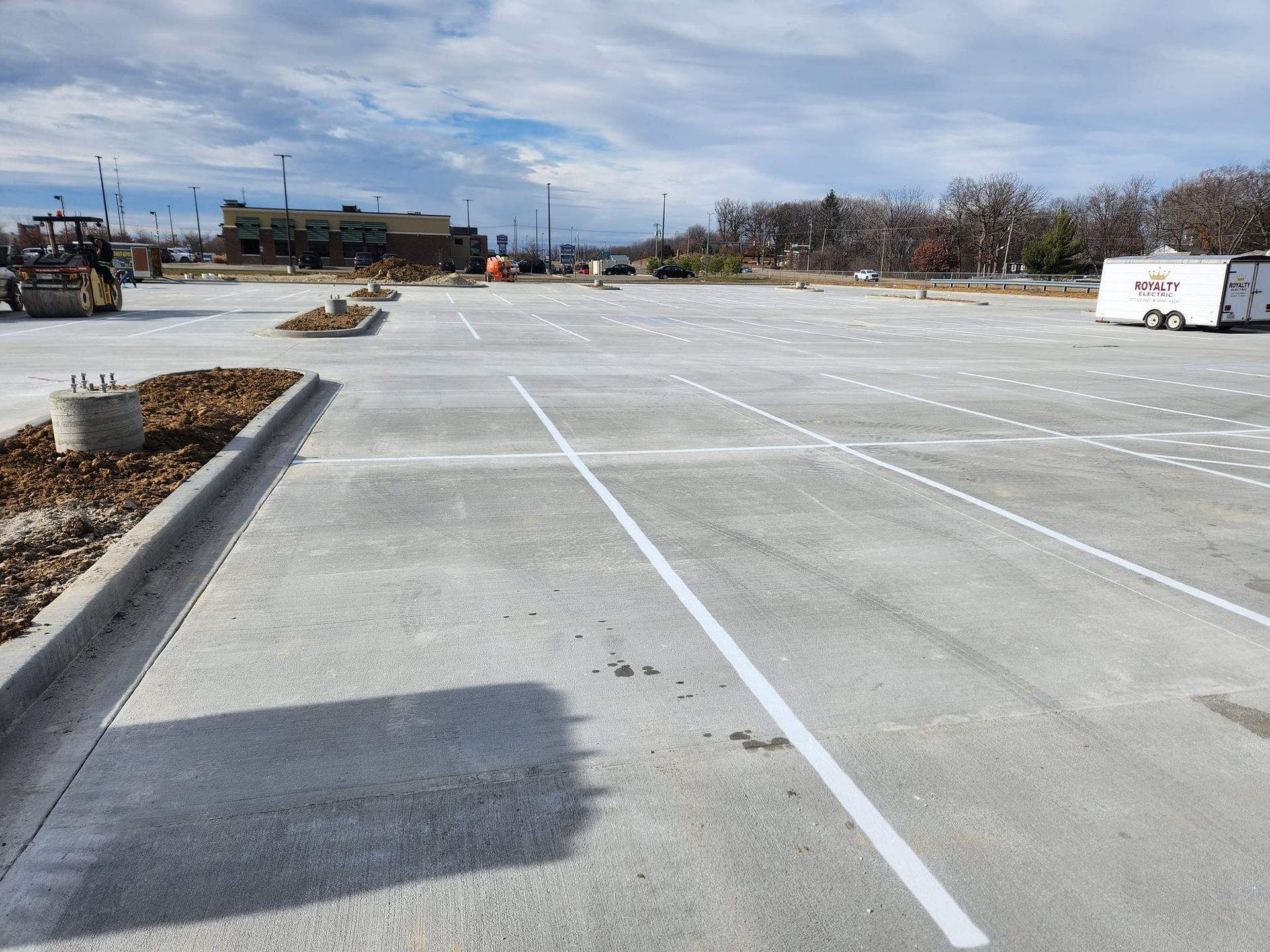 An empty parking lot with white lines on it