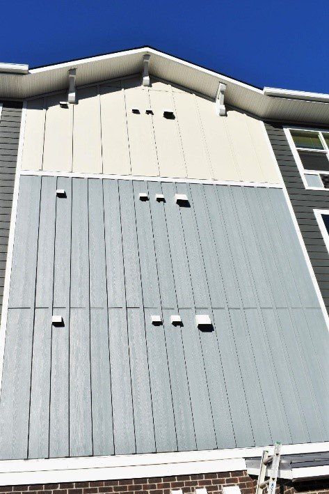 A large building with a blue sky in the background