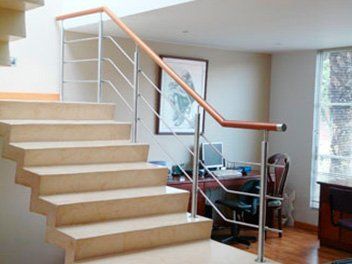 Baranda en acero inoxidable y madera