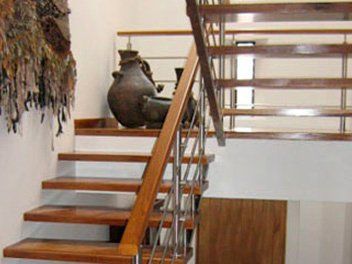 Baranda en acero inoxidable y madera