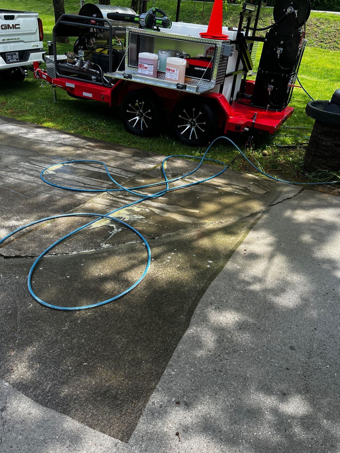 Driveway cleaning  by 865 Power Wash