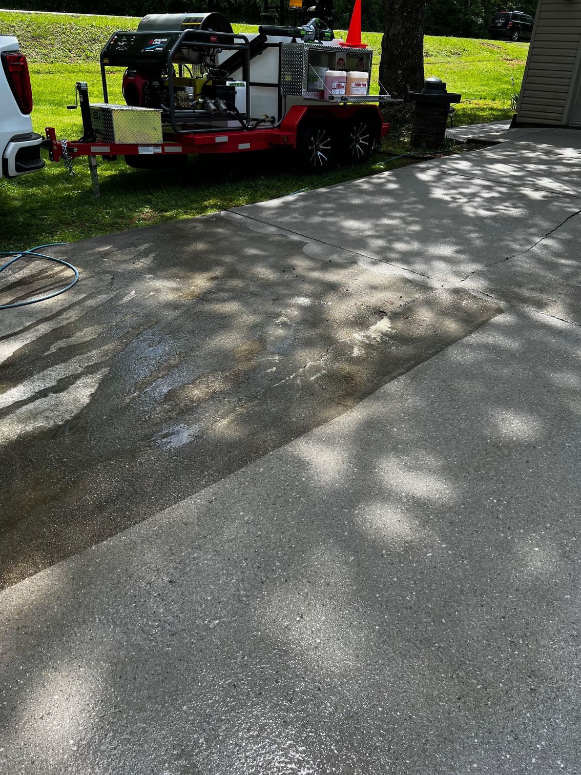 Driveway cleaning  by 865 Power Wash
